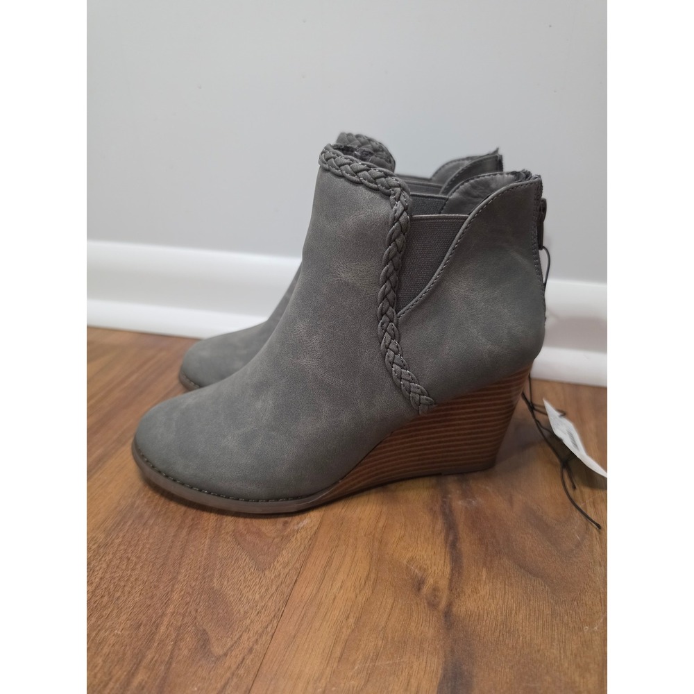 NWT Maurices Wedge Booties Size 8 Gray Braided Trim Ankle Boots 28346450F